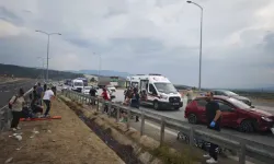 Lastiği Patlayan Otomobil Yolcu Otobüsüne Çarptı: 9 Yaralı