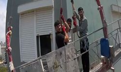 Mersin'de Korku Dolu Anlar! 8'inci Katta Mahsur Kalan İşçiler Kurtarıldı