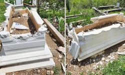Mezarlıkta Çirkin Saldırı: İki Mezarın Taşları Kırıldı