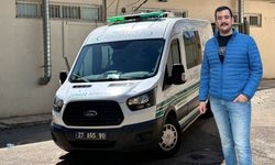 Motosikletiyle bariyerlere çarpan genç sağlıkçı can verdi!