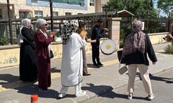 İlginç boşanma: Kadının halay çekmesine erkek bağlama çalarak cevap verdi