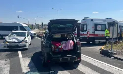 Ortahisar’da İki Araç Birbirine Girdi: 7 yaralı