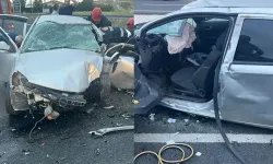 Otomobil, aydınlatma direğine çarptı: 1 ölü, 3 yaralı