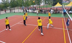 Pazarcık’ta 40 okul takımı voleybol şampiyonu için yarıştı