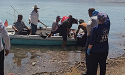 Siirt’te Bahçede Fenalaşan Hasta, Tekneyle Ambulansa Ulaştırıldı
