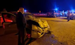 Sivas'ta İki Otomobil Çarpıştı: 1 Ölü, 3 Yaralı