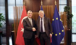 Ticaret Bakanı Bolat'tan Paris'te kritik iş dünyası zirvesi