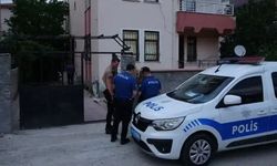 Uzaklaştırma kararı vardı! Çocuklarının önünde eşini bıçakladı