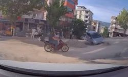 Kahramanmaraş'ta seyir halindeki otomobil yoldaki çukura düştü