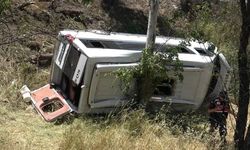 Yolcu minibüsü ile otomobil çarpıştı; 14 yaralı