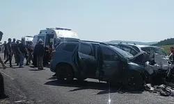 3 araç zincirleme kazaya karıştı; 3 ölü, 4 yaralı