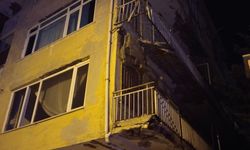 4 katlı binanın balkonu çöktü