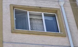 9 metre yükseklikten düşen 3 yaşındaki çocuk ağır yaralandı