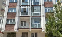Ablasının cansız bedeniyle 1 hafta aynı evde yaşadı