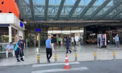 Alışveriş merkezindeki kafeye silahlı saldırı: 2 kişi yaralandı