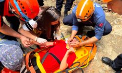 Kahramanmaraş'ta kayalıklara düşerek yaralanan çocuk kurtarıldı