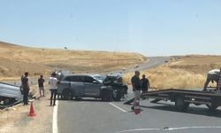 Diyarbakır Silvan'da Cip İle Hafif Ticari Araç Çarpıştı! 1'i Ağır 9 Yaralı