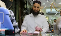Eşinin çöpe attığı 400 bin lirayı 15 ton atıkta aradı, çöp konteynerinde buldu