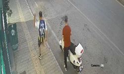 Önündeki kediye tekme attı; O anlar kamerada