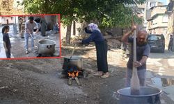 Kahramanmaraş'ta mahalleli imece usulü aşure yaptı