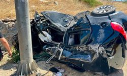 Kahramanmaraş'ta Otomobil KGYS Direğine Çarptı: 2 Kişi Ağır Yaralandı