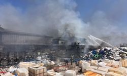 Kahramanmaraş'ta plastik fabrikasındaki yangın söndürüldü