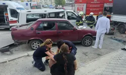 Kamyonet ile Minibüs Çarpıştı: 7 Kişi Yaralandı