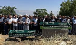 Kazada hayatını kaybeden anne ile oğlunun cenazesi Kahramanmaraş'ta toprağa verildi