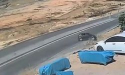 Kontrolden çıkan araç menfezde ters döndü: Kaza kamerada
