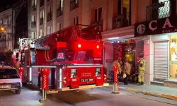 Otel yangını; mahsur kalanlar merdivenle tahliye edildi