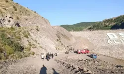 Otomobil dere yatağına yuvarlandı; 3 ölü, 3 yaralı