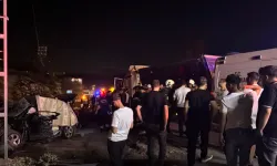Otomobil ile Kamyon Çarpıştı: 2 Ölü, 6 Yaralı