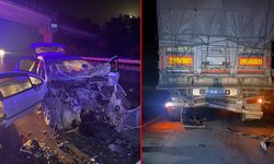 Otomobil kamyona çarptı: 1 ölü, 2'si çocuk 3 yaralı