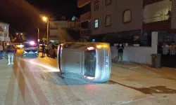Park Halindeki Araca Çarpıp Devrilen Otomobilin Sürücüsü Kaçtı