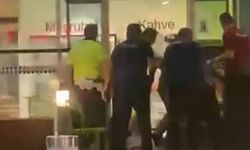 Polise bıçaklı saldırı: 1’i komiser, 4 memur yaralandı