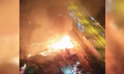 Tahta paletlerin depolandığı alanda korkutan yangın