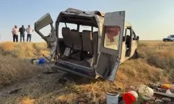 Tarım İşçilerini Taşıyan Minibüs Şarampole Devrildi: 22 Yaralı