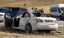 Tır ile Otomobil Çarpıştı: 3 Ölü, 2 Yaralı