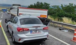 TIR'a Arkadan Çarpan Otomobilde 1 Ölü, 6'sı Çocuk 8 Yaralı