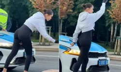 Trafik Cezası Yiyen Kadın, Polisin Yanında Dans Etti!