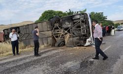 Yolcu otobüsü devrildi: 1 ölü, 40 yaralı