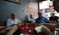 ‘Bana şans getirmiyorsun’ dedi, yancıyı dövdü! Masalar ayrıldı