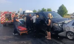 6 araç zincirleme kazaya karıştı; 17 yaralı