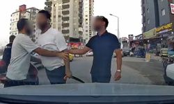 Adana'da trafikte testereli saldırı kamerada