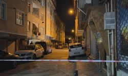 Bağcılar'da komşular arasında bıçaklı ve silahlı kavga: 4 yaralı