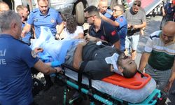 Denizli'de çekicisi ile kamyonet çarpıştı; 2 yaralı