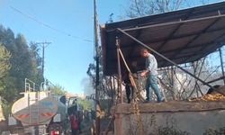 Malatya'da bahçe yangını yerleşim yerine sıçradı; 2 ahır, 1 ev zarar gördü