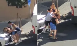 Anne ile kızları sokak ortasında birbirlerine girdi
