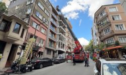 Beyoğlu'nda Turist Çıplak Halde Çatıya Çıktı