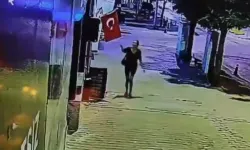Çakmağı çıkarıp Türk bayrağını ateşe verdi! Polis kısa sürede yakaladı